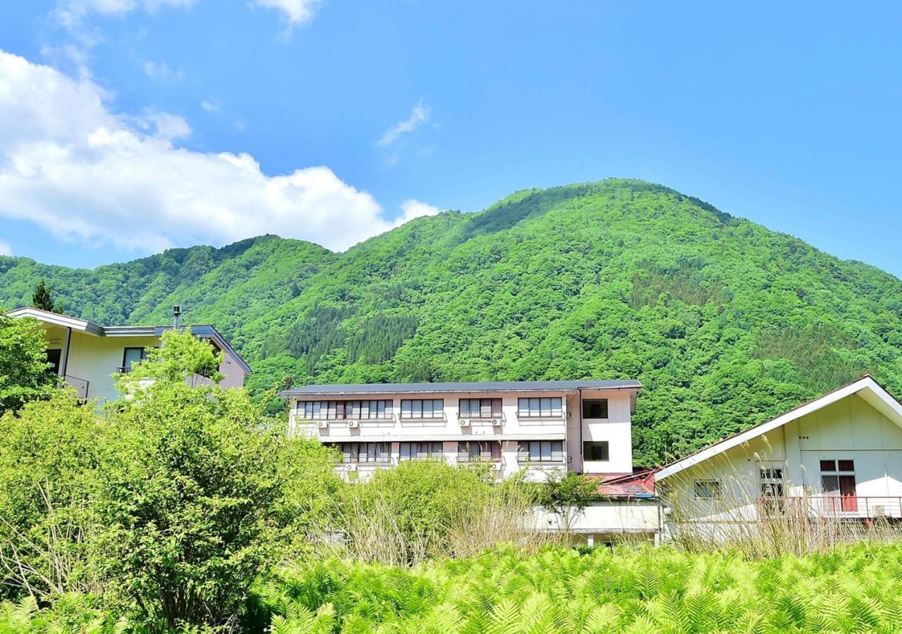 Отель 筋肉と自然と遊ぶ宿 田島館 Такаяма Экстерьер фото