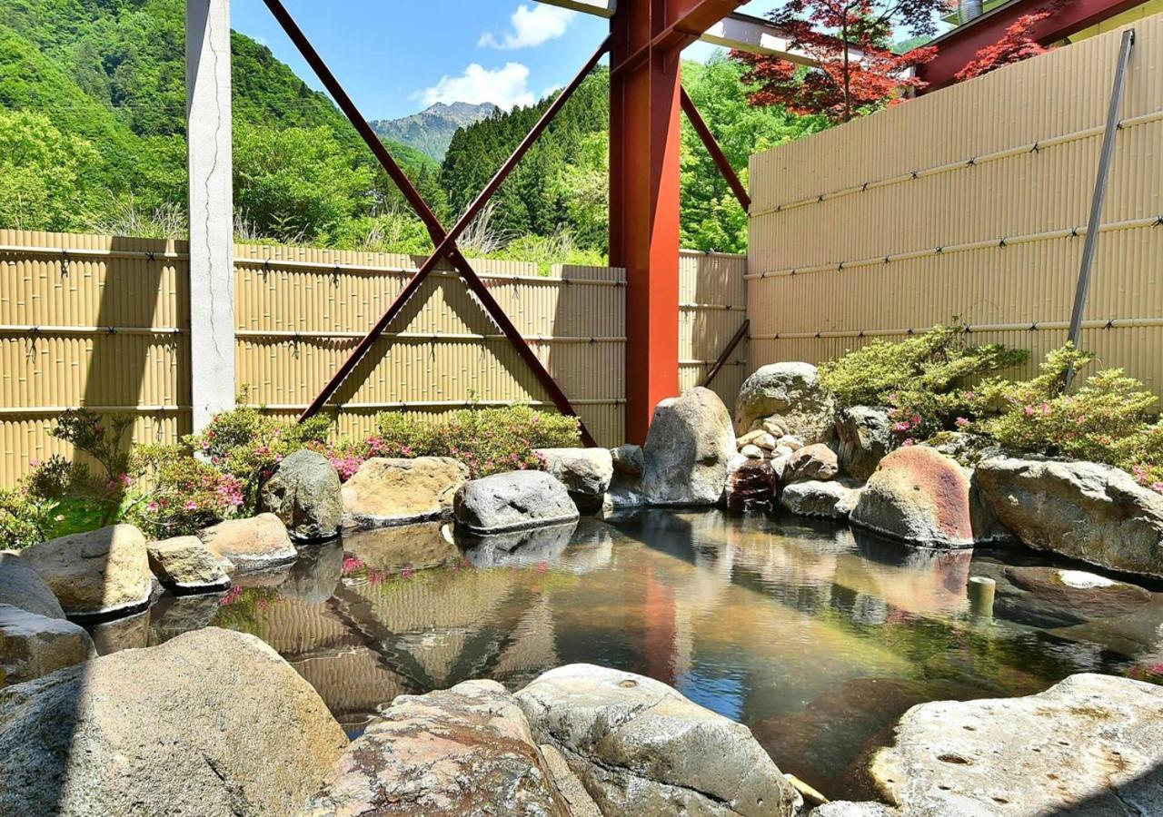 Отель 筋肉と自然と遊ぶ宿 田島館 Такаяма Экстерьер фото