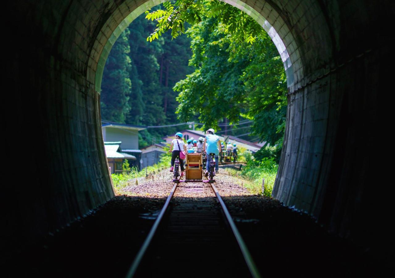 Отель 筋肉と自然と遊ぶ宿 田島館 Такаяма Экстерьер фото