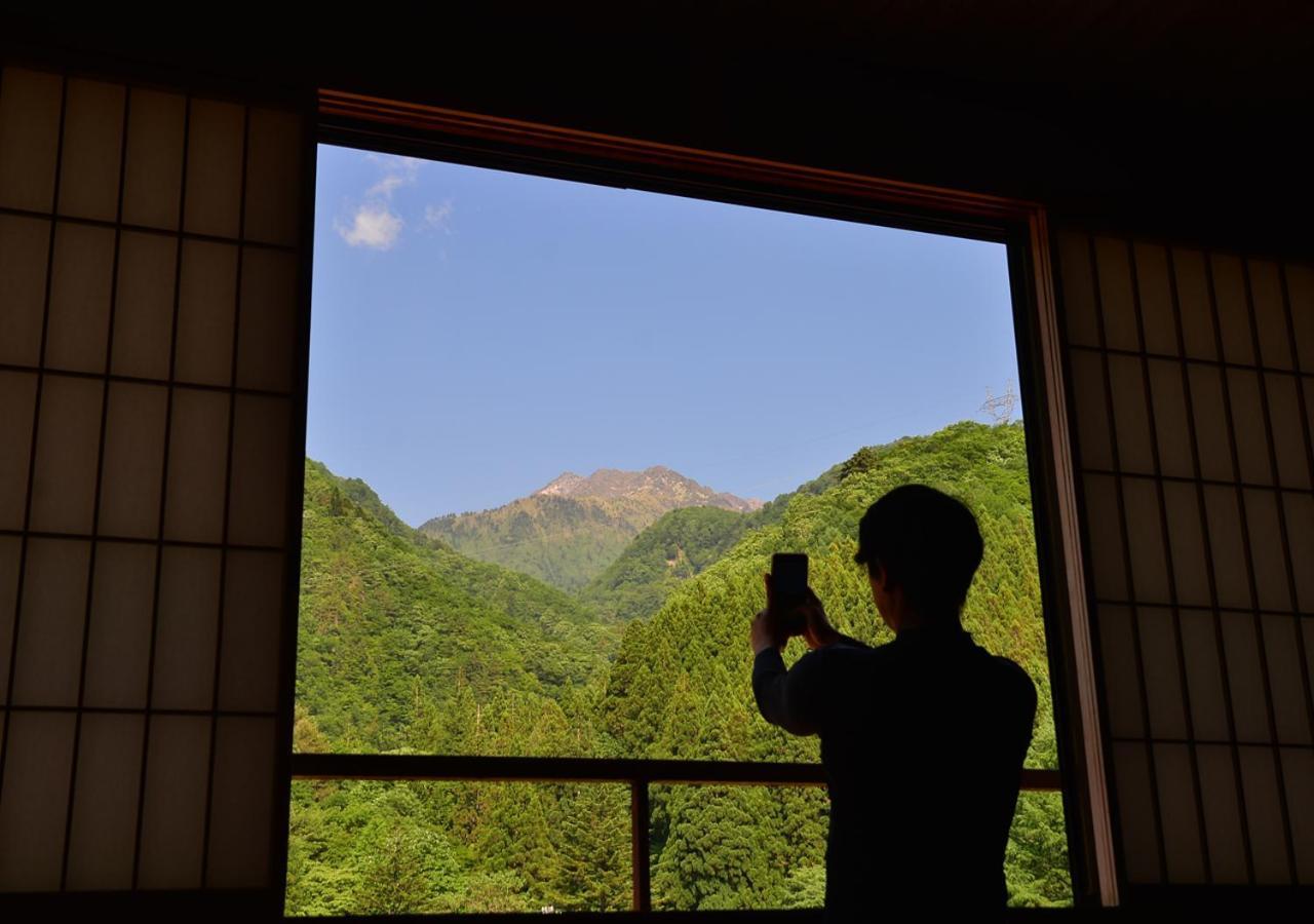 Отель 筋肉と自然と遊ぶ宿 田島館 Такаяма Экстерьер фото